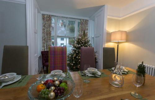 Luxury Large Five Bedroom Family House Sleeps 10 - Photo 25