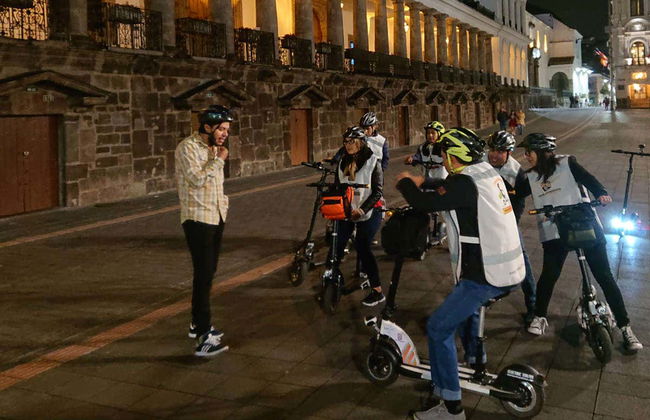 Balade de nuit en trottinette électrique dans Quito - Photo 6