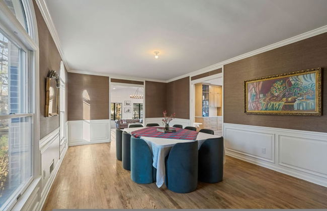 Elegant Spring Stay on Peaceful Retreat - Photo 23