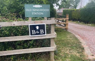 Ningwood Old Station Chalet Ningwood Isle of Wight - Photo 2