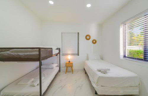 4BR North Miami Villa with Pool Patio Ping Pong - Foto 24