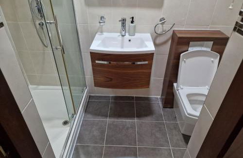 5 Bed 5 Bath Luxury Home Near Heathrow Free Parking - Foto 7