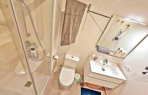 Oceanfront Duplex with a Rooftop Pool and Terrace - Foto 26