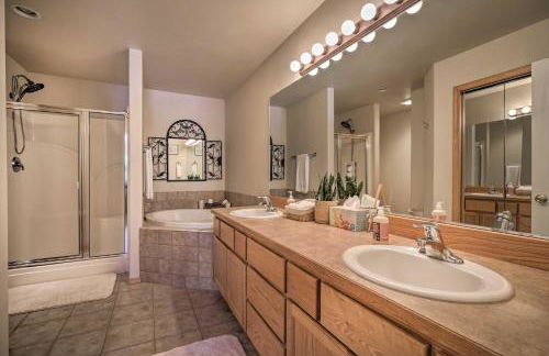 Pet-Friendly Townhome with Hot Tub in Redmond! - Foto 16