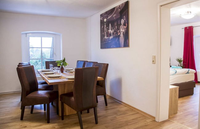 Courtyard View - Manor by the Lake - Photo 21