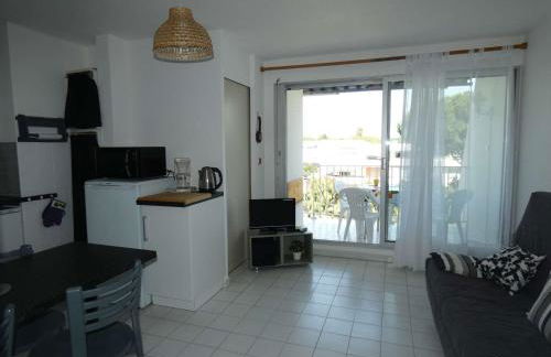 2 Pièces avec Piscine, Proche Plage et Commerces, Quartier Calme avec Parking Privé - FR-1-328-145 - Photo 8