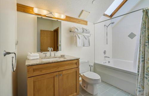 Highridge J5B Spectacular 1 Bedroom Escape with fireplace, sauna & resort amenities - Foto 14