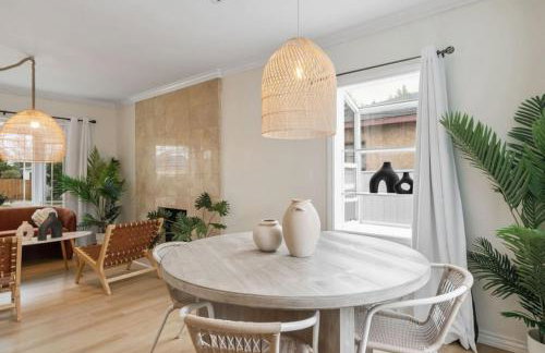 Stunning Retro Beach Oasis, Dual Living, Pool - Foto 59