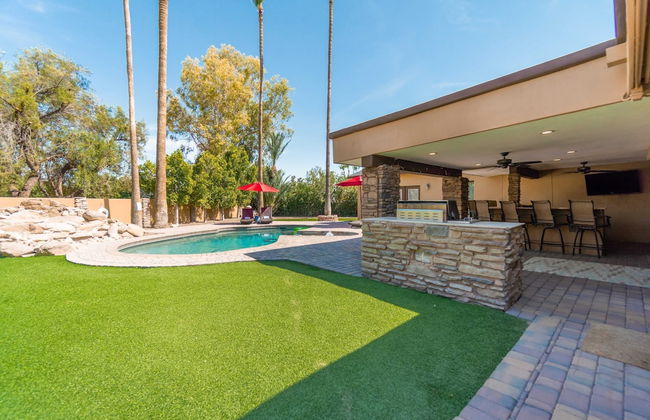 Sereno Ranch by Avantstay Sleeps 16! Outdoor Bar/kitchen, Pool, Fire Pit & Hot Tub! - Foto 46