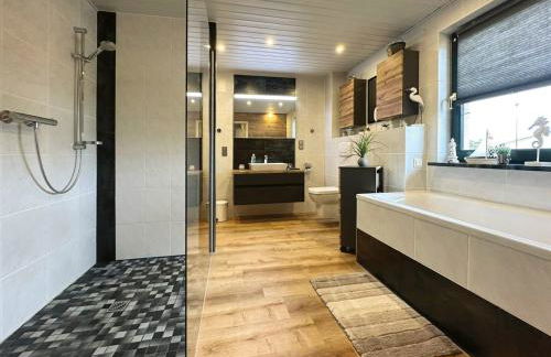 Ferienhaus Am Hang, Sky-Entertainment, DAZN, Carport, alles Barrierefrei - Foto 19