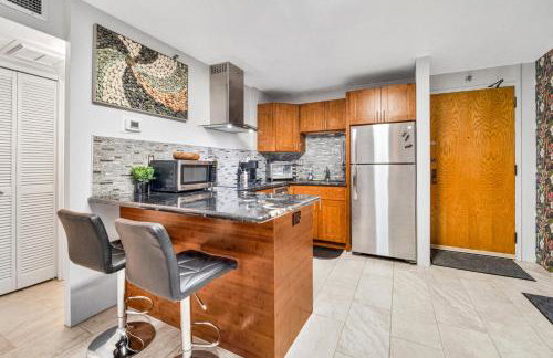 Retro Studio! Pool, Hot Tub, Free Parking & WiFi - Foto 23