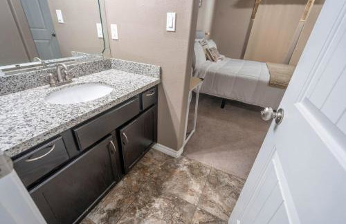 Sunset Retreat, Clean Modern 3BR, Garage, Near 191 - Foto 34