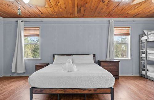 Spacious Foley Retreat Sleeps 12 Game Room Theater - Photo 16