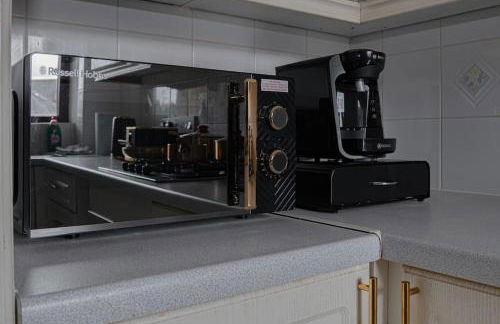 Stylish Waterfront Apartment - Photo 24