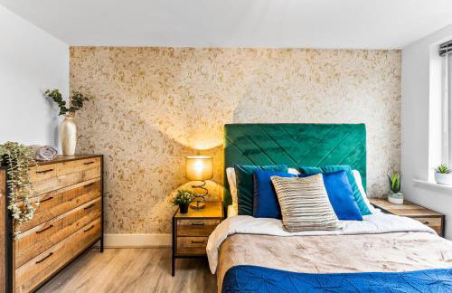 30 percent off! Stylish 2 Bed 2 Bath Abode with Parking - Foto 19