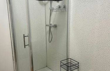 City-Centre Studio · Self-Contained · Sleeps 3 - Foto 3