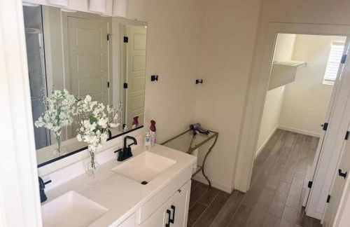 Luxury 5BR Maricopa Home with Private Heated Pool and Year Round Hot Tub - Photo 32