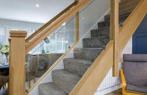 Castle View - 2 Bed Stylish Coastal Port Solent Retreat with Views! Parking, Sleeps 6 - LONG TERM STAY WINTER SPECIAL OFFER- By Blue Puffin Stays - Photo 15