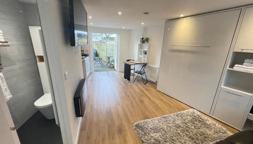 Self-contained studio with folding down Bed - Foto 3