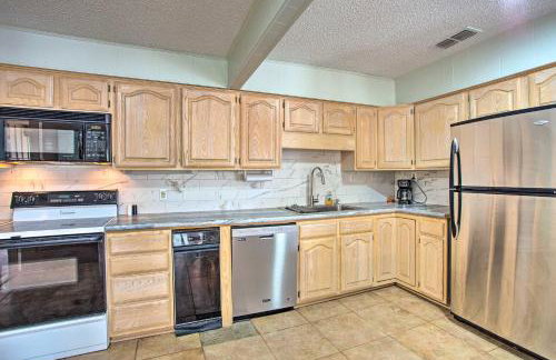 Possum Kingdom Lakefront Home with Patio and Dock! - Foto 5