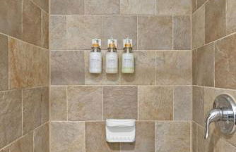 Luxury DC Rowhouse with Rooftop Firepit & Private Hot Tub- Near U Street & Logan Circle - Foto 40