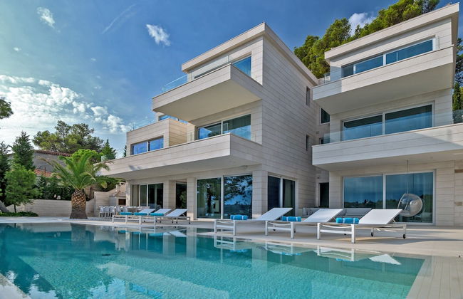 Beachfront Villa Seven Sins with Pool - Foto 25