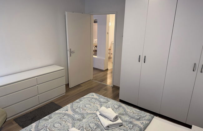 Central Park Apartments - Photo 4