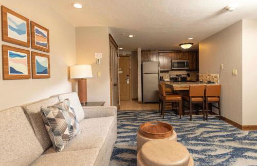 NEW! Marriott Slope View Ski in Ski out Luxury Studio Sleeps 4 Full kitchen, Amenities & Fee Parking - Foto 19