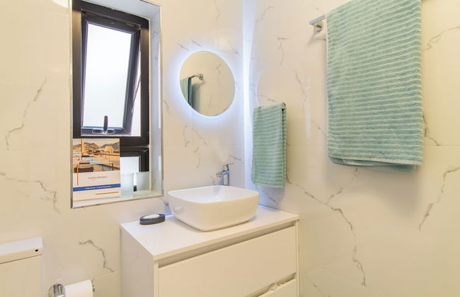 A Magnificent Sunny Seafront Apart Sliema - Photo 17