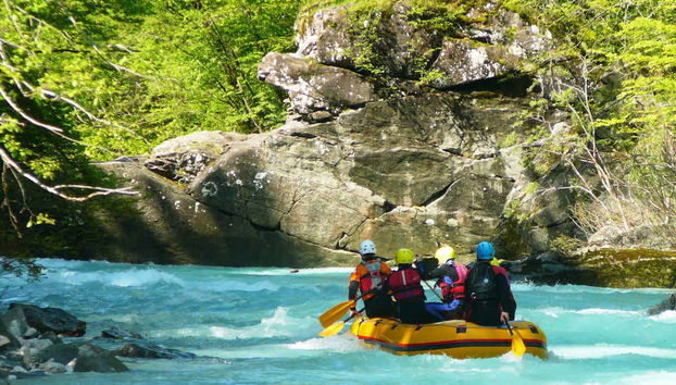 Descendez la rivière à bord d'un canot de rafting