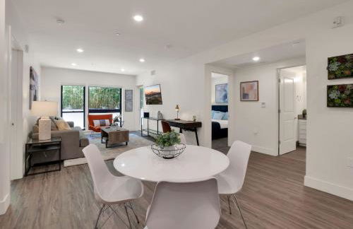 Elevator-King Bed-Walk Downtown-Free Garage Parking-Laundry - Foto 56