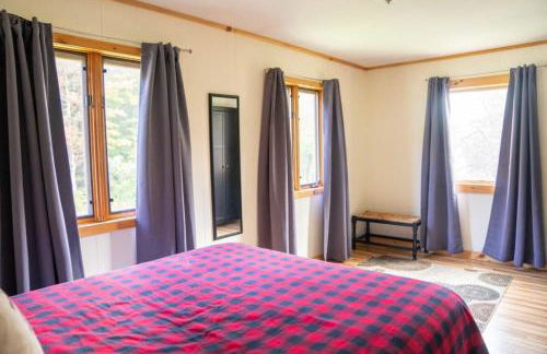 Cozy Cabin in Stratton Mountain & Mount Snow 10min - Photo 12