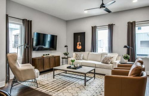 Stylish Nashville Home - Rooftop Deck - Hot Tub - Photo 13