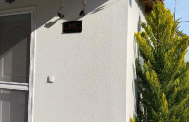 Io's Guest House - Photo 4