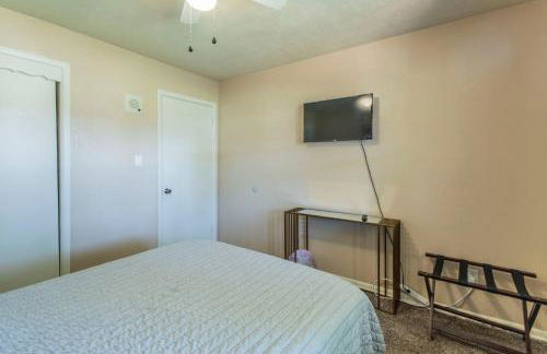 Spacious Home - Pet Friendly with Fenced Backyard - Foto 15