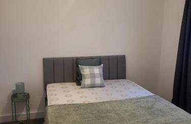 Contemporary 3-Bedroom Home Quiet Rotherham Location with Parking - Foto 3