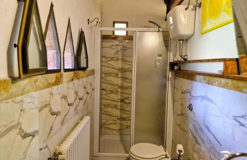 Olivo at Pietraie a cottage with many flowers in the Valley - Foto 13