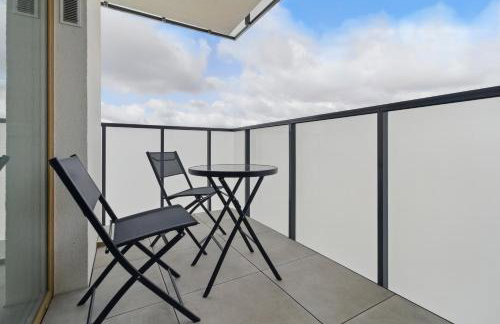 Nowoczesny apartament z balkonem i widokiem na miasto - Foto 18