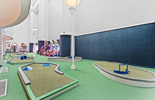 Breath Taking 3 BR Direct Oceanfront Condo with Private Balcony at The Wyndham Ocean Walk Resort - Foto 24