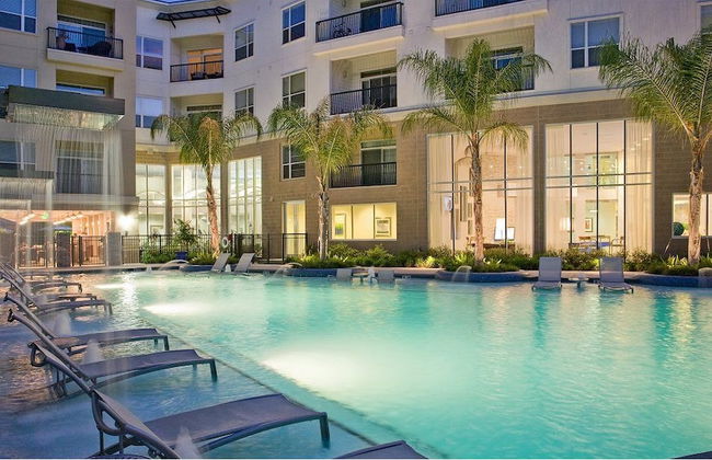 Luxury Living at City Center Houston - Photo 9