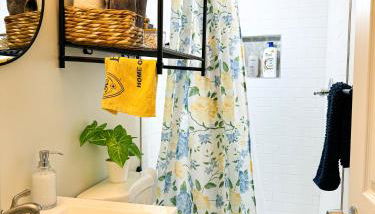 Comfy Studio in Sandy Utah Pvt Entry WFH B - Foto 3, towels, Shower