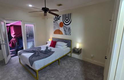 Game & Soak Retreat 3BR Private Jacuzzi Pool Table - Foto 22