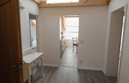 Apartment unterm Dach mit kleinem Seeblick - Foto 2