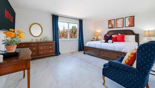 Entire house with Four Bedrooms, Hot Tub, BBQ, Private Backyard, FREE WiFi and Parking, near Seattle, EV - Foto 3