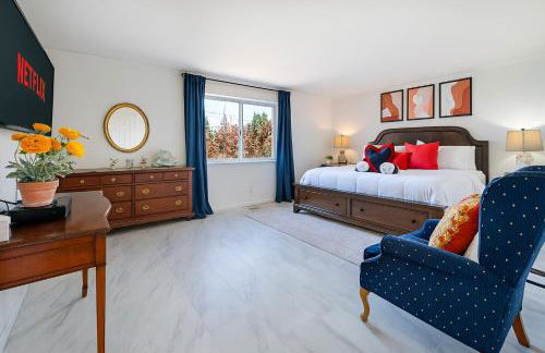 Entire house with Four Bedrooms, Hot Tub, BBQ, Private Backyard, FREE WiFi and Parking, near Seattle, EV - Foto 3