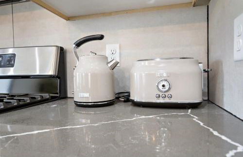 Near DT & Med Center Townhouse WiFi Games Pets - Foto 14