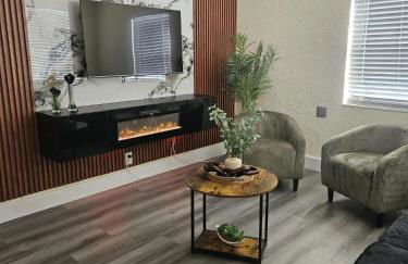 Palmera House in Tampa with Hot Tub 10 minutes from Airport & Busch Gardens - Foto 1