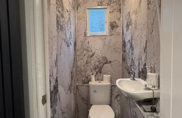 Charming 3 BR - NEC HS2- Long Stays Wifi Parking Airport - Foto 52