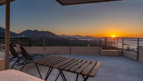 The Lookout in Mirsini - Roof Terrace - AC - WIFI - Foto 2