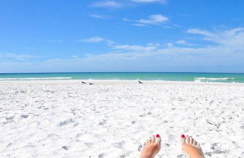 New! Remodeled, Pool-Side, 1-min to Beach Path! - Foto 65